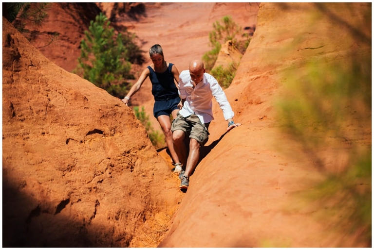 seance, couple, engagement, photo, sentier, ocres, Luberon, Roussillon, provence, mariage,
