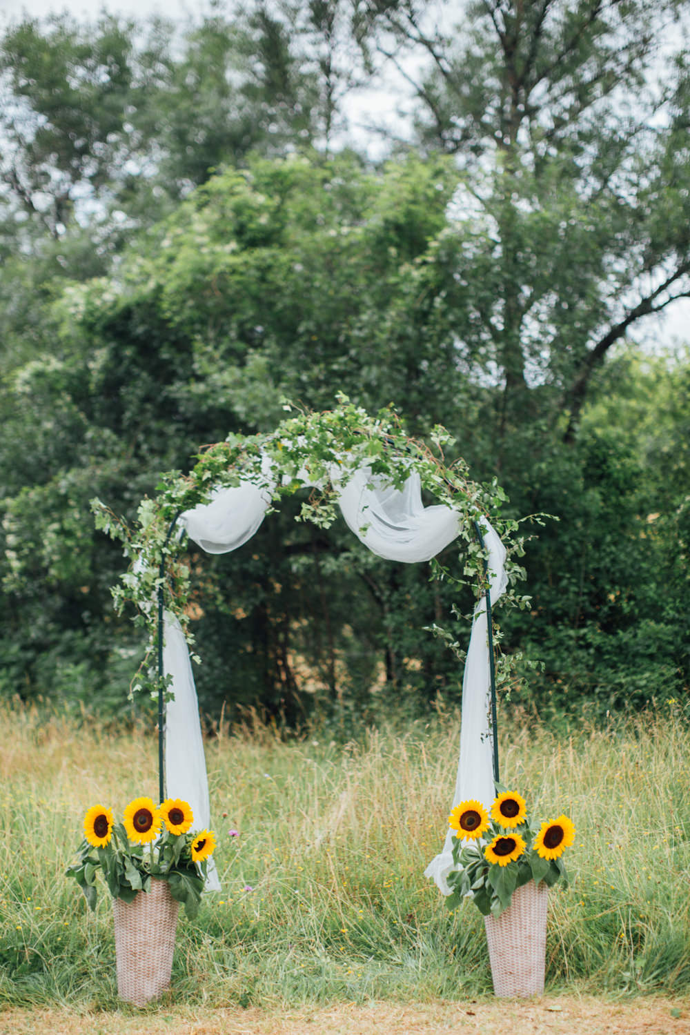 Beatriz & Tomás, Toufailles, Tarn-et-Garonne, France, 2017 — wedding photograph 6 of 14 by Alex Tome