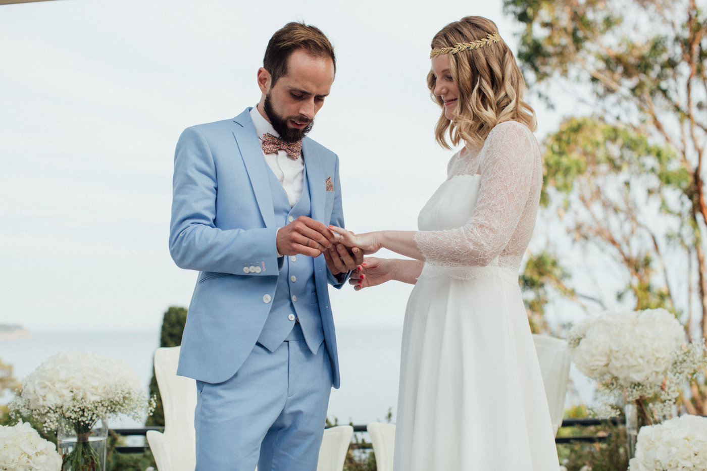 Caroline & Guillaume, Les Pins Penchés, Toulon, France, 2020 — wedding photograph 6 of 14 by Alex Tome