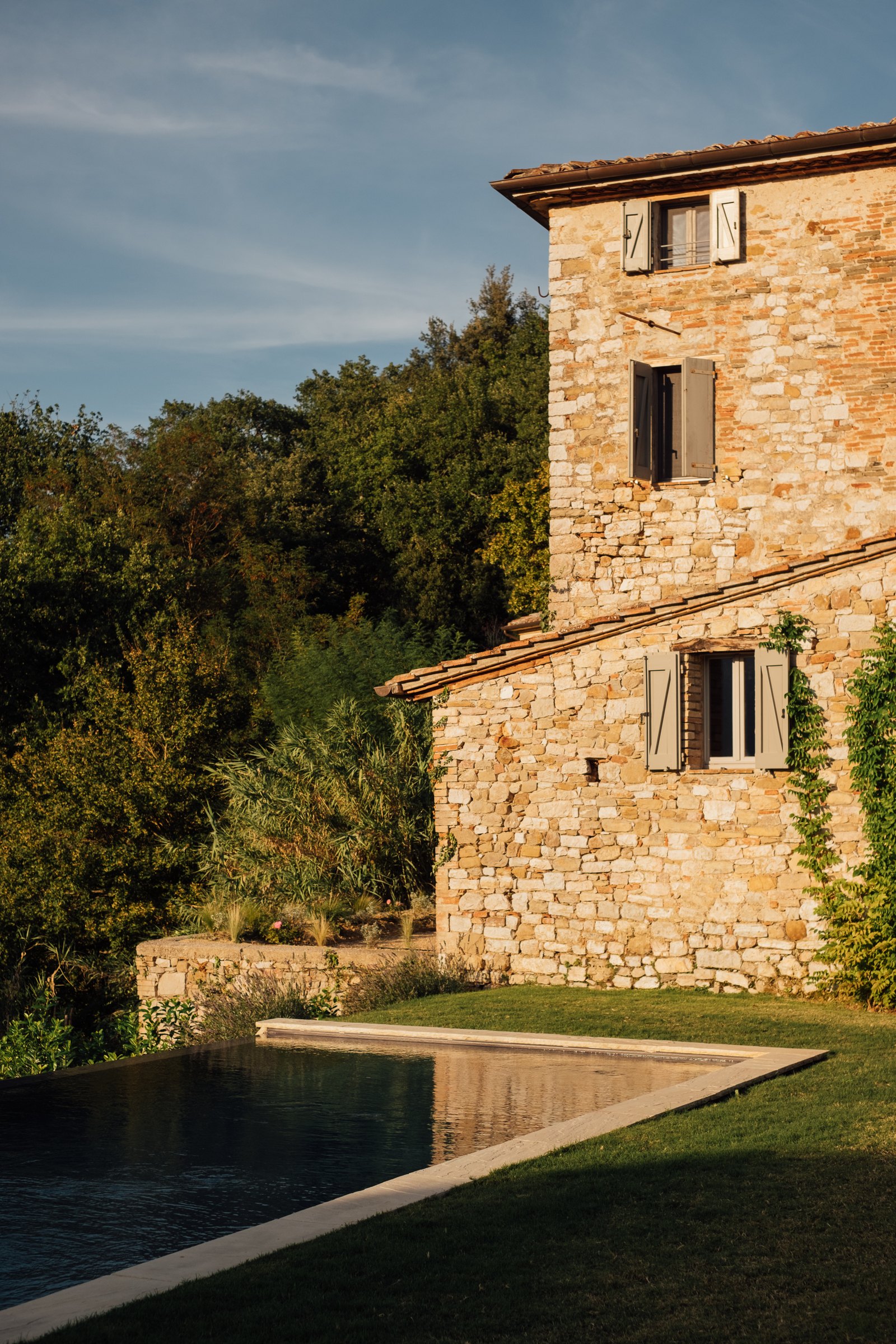 Anaïs & Thomas wedding in Umbria, Italy, by Alex Tome