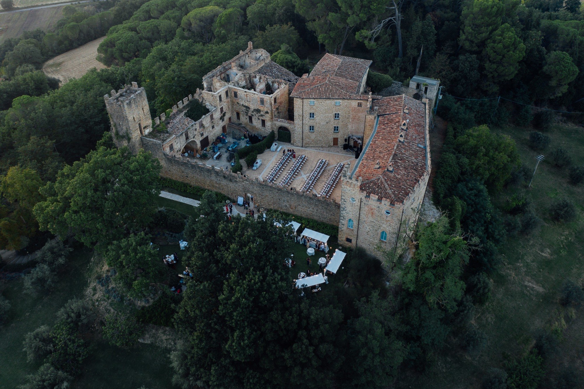 Anaïs & Thomas wedding in Umbria, Italy, by Alex Tome