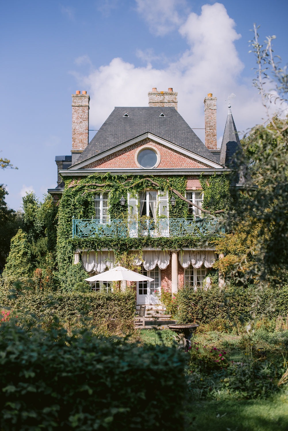 Anna & Arthur wedding at Orangerie Saint-Jean, France, by Alex Tome