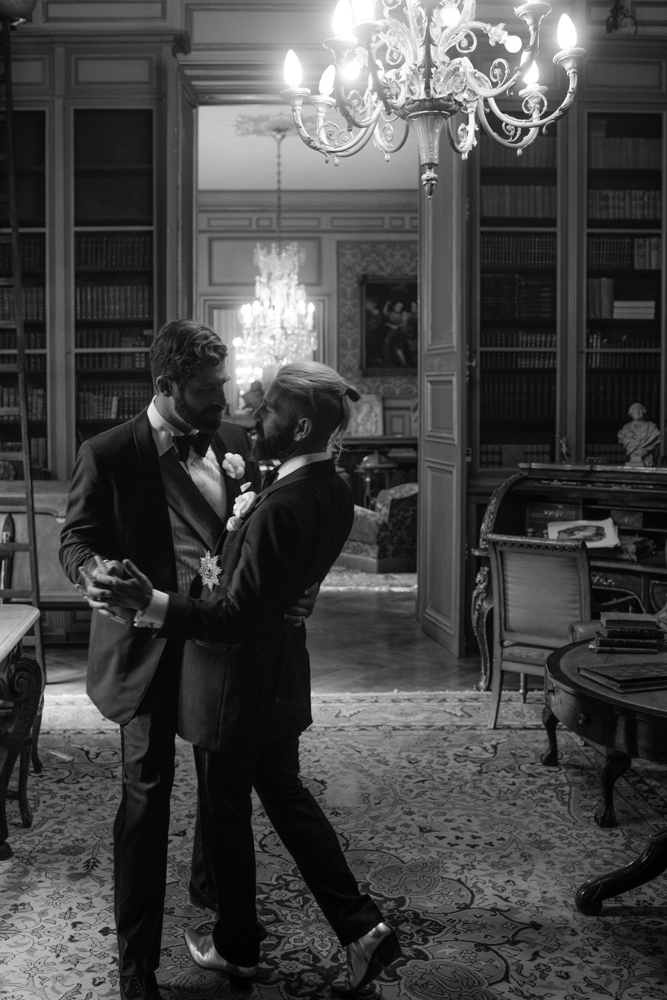 Alejandro & Alberto wedding at Château des Ormes, France, by Alex Tome